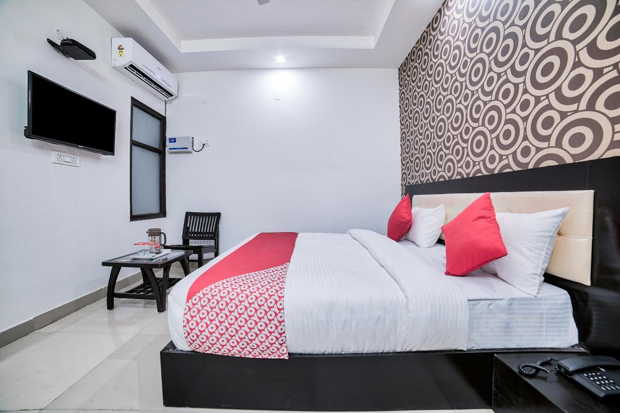 Hotel O Crown Residency Faridábád Kültér fotó