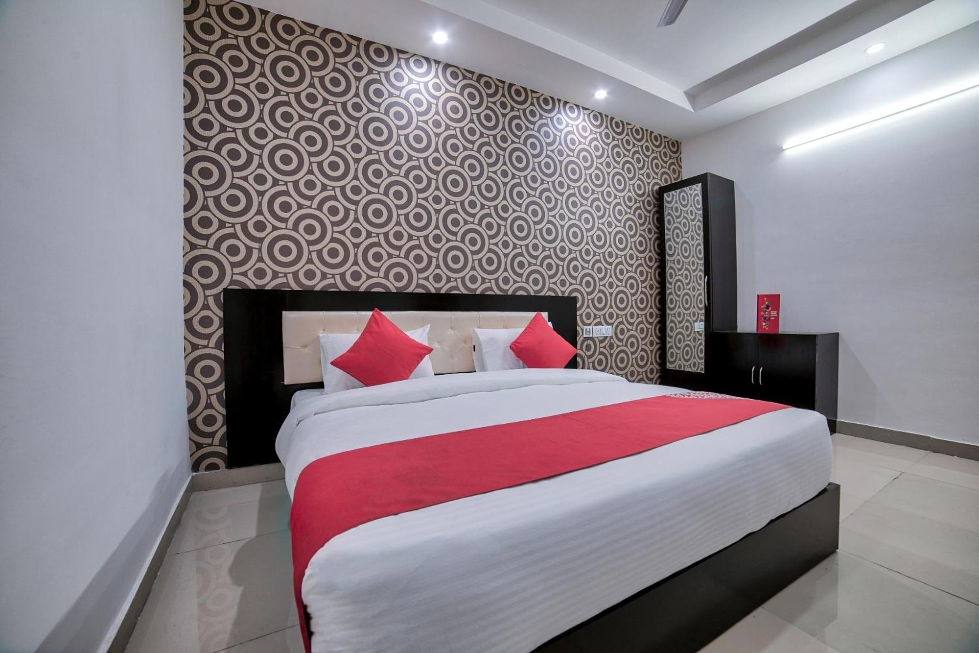 Hotel O Crown Residency Faridábád Kültér fotó
