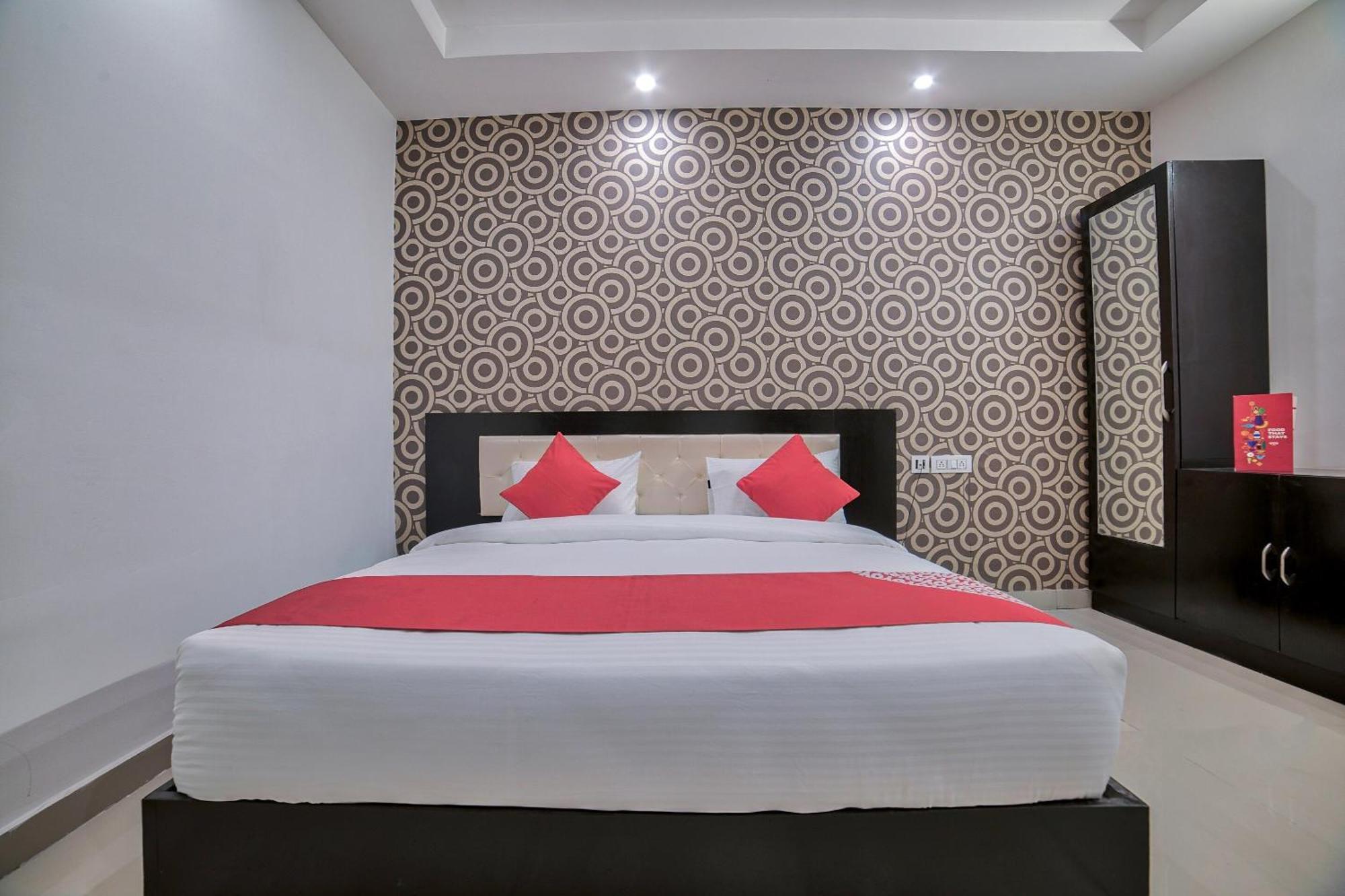 Hotel O Crown Residency Faridábád Kültér fotó